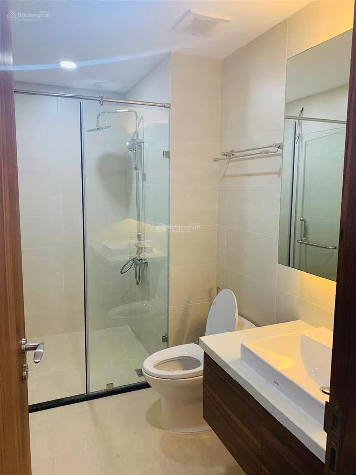 Chính chủ bán ch (2n  2vs). dt 74m2. giá 6,3 tỷ. đc goldsilk complex, vạn phúc. full nội thất.
