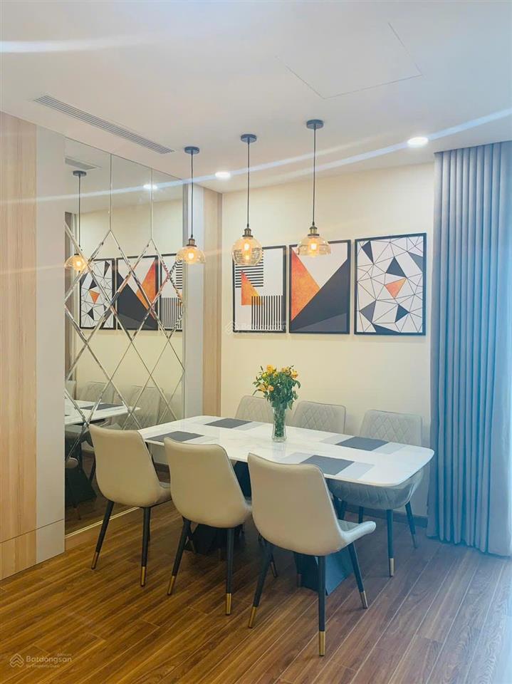 Chính chủ bán ch (2n  2vs). dt 74m2. giá 6,3 tỷ. đc goldsilk complex, vạn phúc. full nội thất.