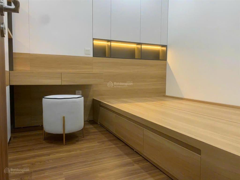 Chính chủ bán ch (3n  2vs). dt 95m2. giá 7,7
tỷ. đc goldsilk complex, vạn phúc. full nội thất.