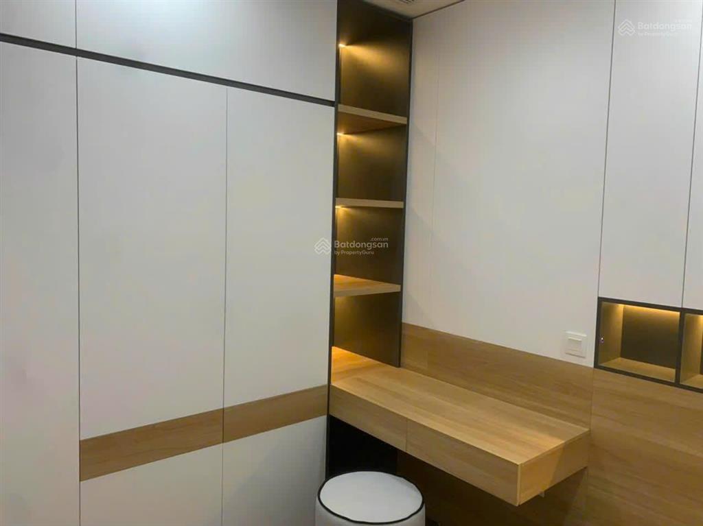 Chính chủ bán ch (3n  2vs). dt 95m2. giá 7,7
tỷ. đc goldsilk complex, vạn phúc. full nội thất.