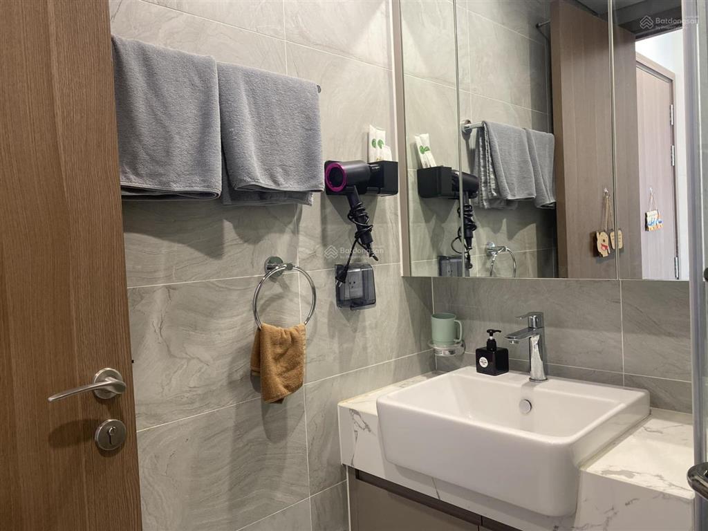 Chính chủ bán ch 70m2 (2pn 2vs). giá 6,3 tỷ. đc mỹ đình plaza 2 số 2 nguyễn hoàng. nội thất đầy đủ