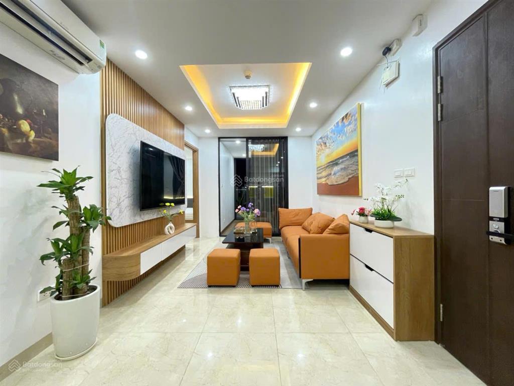 Chính chủ bán ch 2n1vs. dt 60m2. giá 5,9 tỷ. đc center point 110 cầu giấy. nội thất đầy đủ