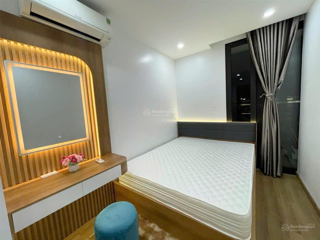 Chính chủ bán ch 2n1vs. dt 60m2. giá 5,9 tỷ. đc center point 110 cầu giấy. nội thất đầy đủ