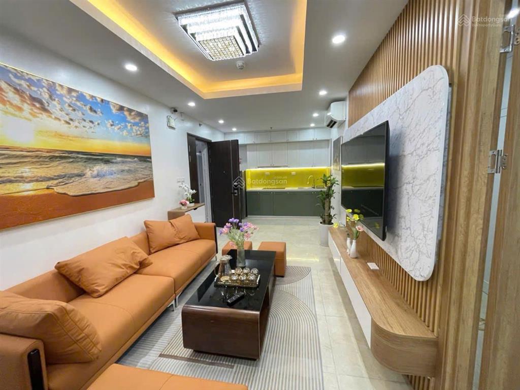 Chính chủ bán ch 2n1vs. dt 60m2. giá 5,9 tỷ. đc center point 110 cầu giấy. nội thất đầy đủ