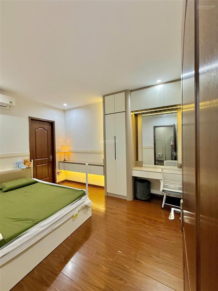 Chính chủ bán căn góc 60m2  (2n2vs). giá 4,4 tỷ. đc samsora vạn phúc, hà đông. full nội thất.