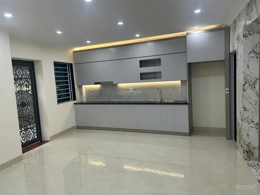 Thị trấn văn điển, 45m2, 6 tầng, thang máy hiện đại.
gara vf3, mặt tiền bề thế
giá 11 tỷ, có tl