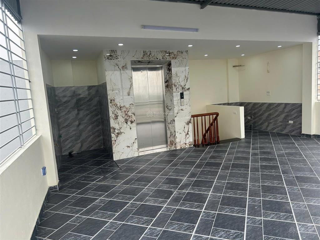 Thị trấn văn điển, 45m2, 6 tầng, thang máy hiện đại.
gara vf3, mặt tiền bề thế
giá 11 tỷ, có tl