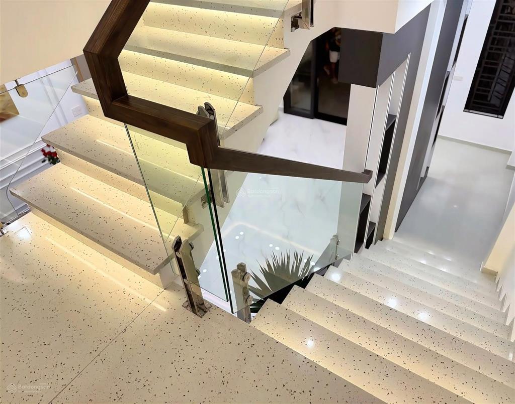 Nhà 4 tầng sân cổng phố đà nẵng, 55m2 ngõ nông cách đường 30m giá chỉ 4,69 tỷ có tt