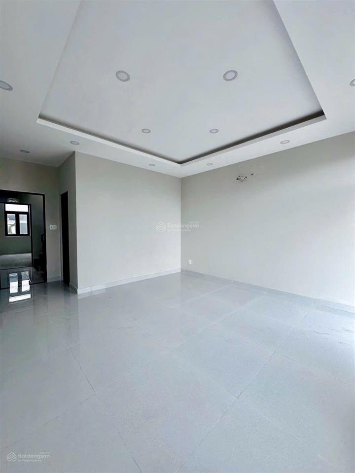 Chỉ cần 700tr nhận ngay nhà phố 1 trệt 2 lầu đường tố hữu uyên hưng sổ hồng riêng.