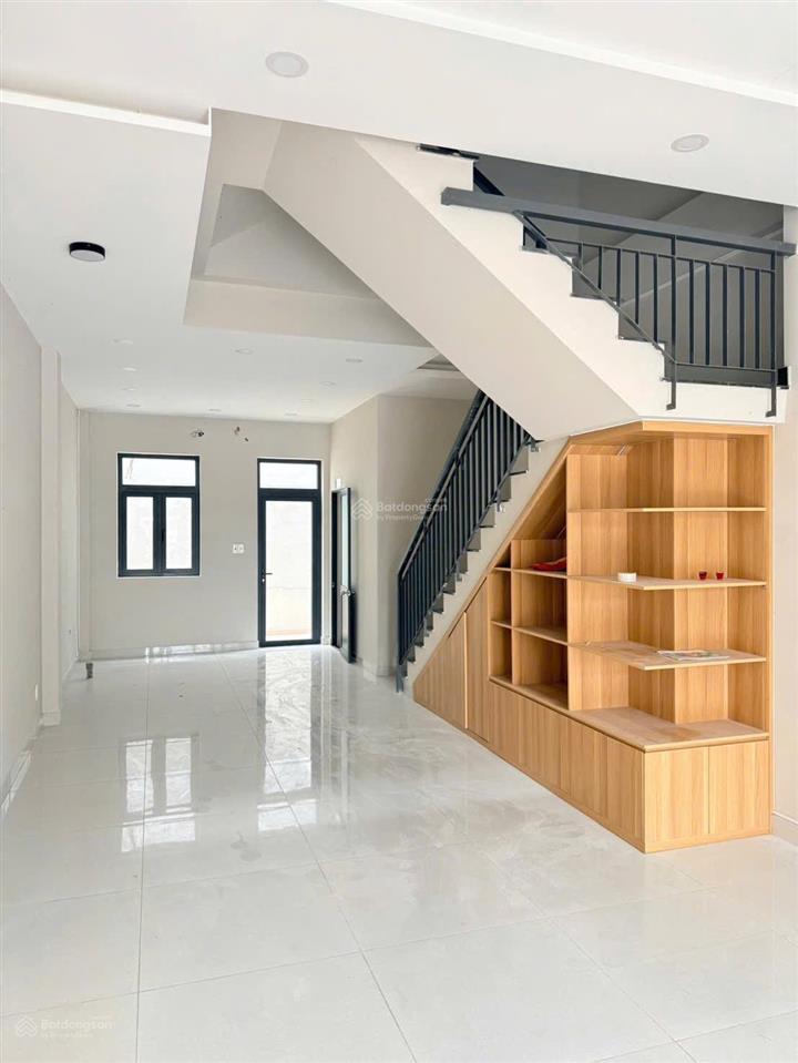 Chỉ cần 700tr nhận ngay nhà phố 1 trệt 2 lầu đường tố hữu uyên hưng sổ hồng riêng.