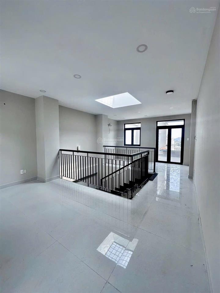 Chỉ cần 700tr nhận ngay nhà phố 1 trệt 2 lầu đường tố hữu uyên hưng sổ hồng riêng.