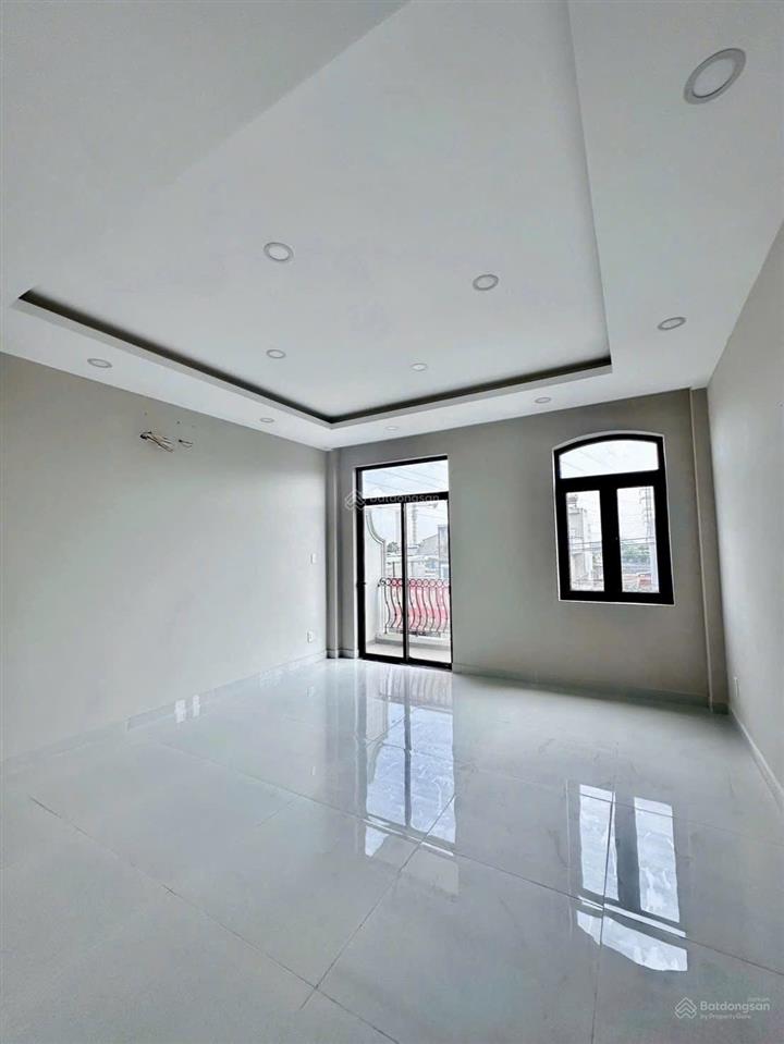 Chỉ cần 700tr nhận ngay nhà phố 1 trệt 2 lầu đường tố hữu uyên hưng sổ hồng riêng.