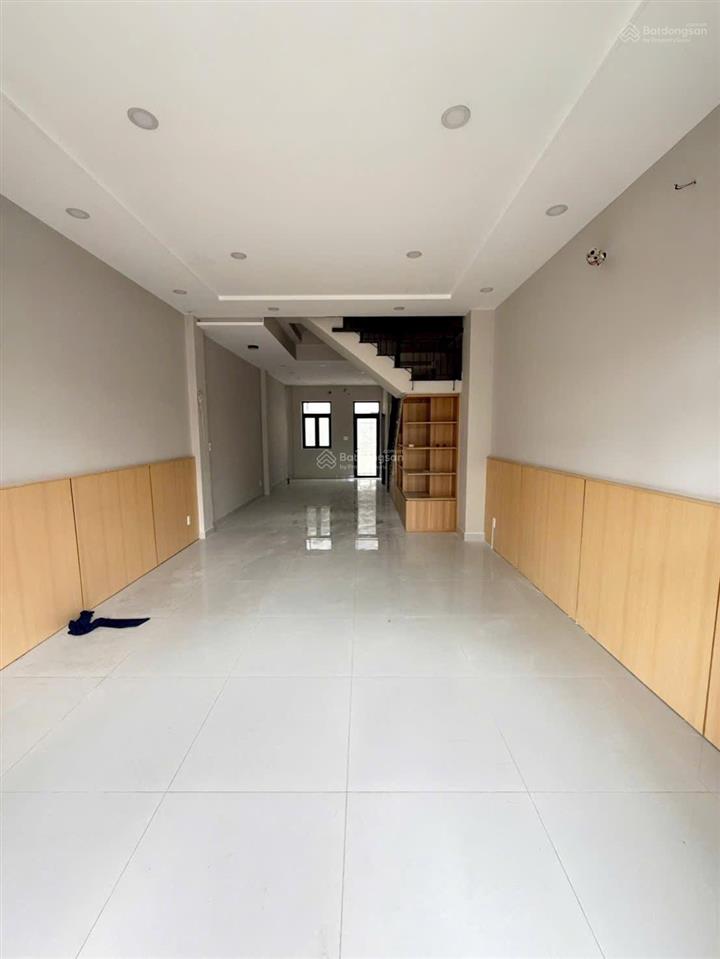 Chỉ cần 700tr nhận ngay nhà phố 1 trệt 2 lầu đường tố hữu uyên hưng sổ hồng riêng.