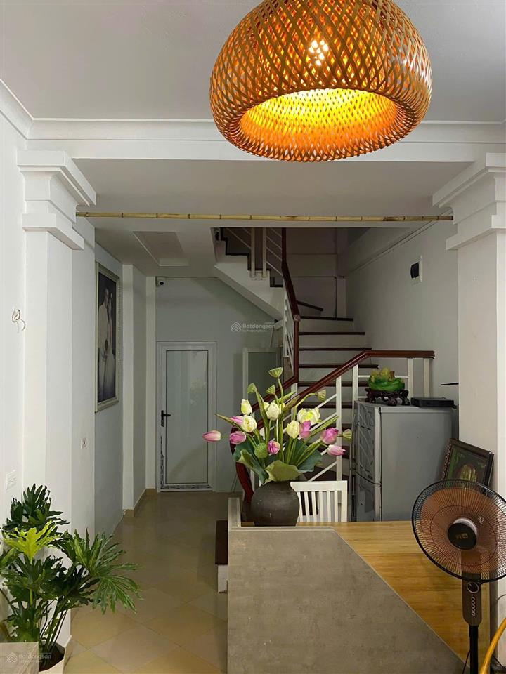 Chính chủ cho thuê nhà riêng 3 tầng, 1 sàn 45 m2