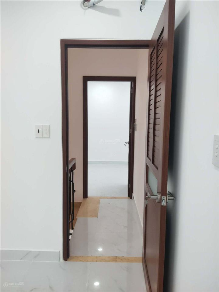 Bán nhà 2 tầng, lê văn sỹ, quận 3, hẻm 4m, 4,4x11m, 8.x tỷ