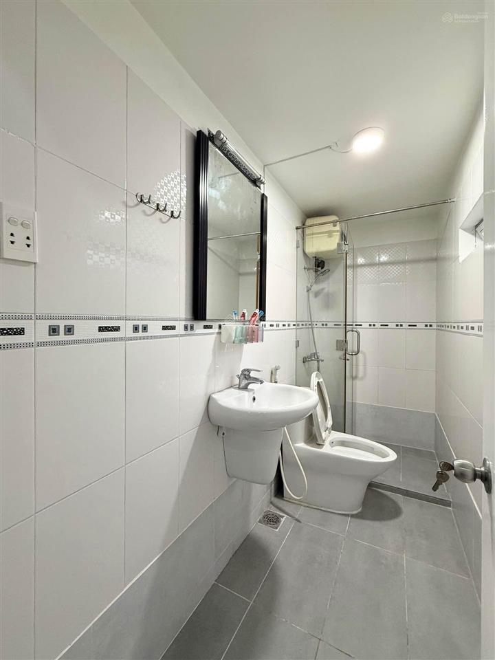 Bán nhà 2 tầng, bạch đằng, bình thạnh, hẻm 6m, 43m2, 7.x tỷ