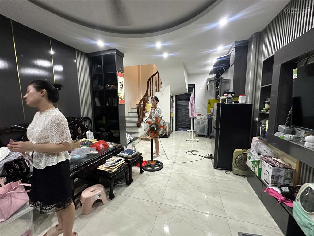 Cho thuê nhà riêng phố lụa vạn phúc  3 phòng ngủ giá 13tr