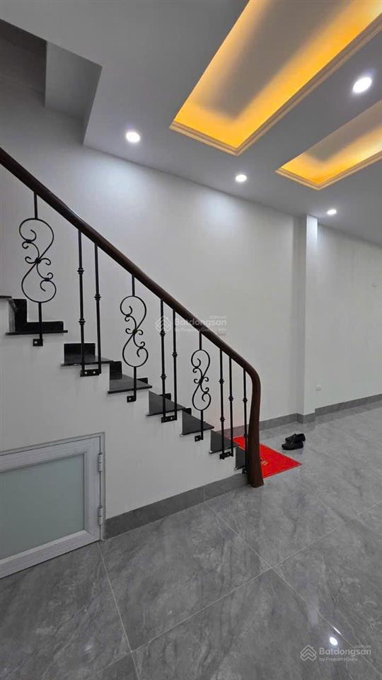 Cho thuê nhà riêng hoàng ngọc phách  đống đa. 19 triệu / tháng. dt50mx3 tầng.3pn3wc  0968 886 ***