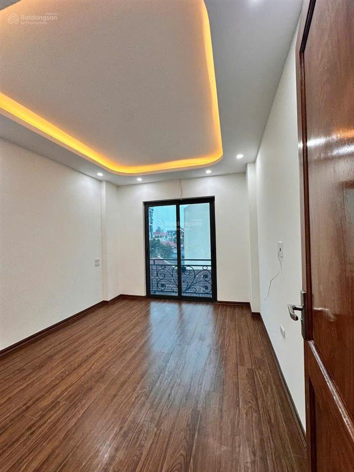 Hơn 3tỷ nhà 5t ở gần yên nghĩa  hà đông, vài bước ra hồ, 500m ra ql6, 3.5km ra bến xe, tàu điện