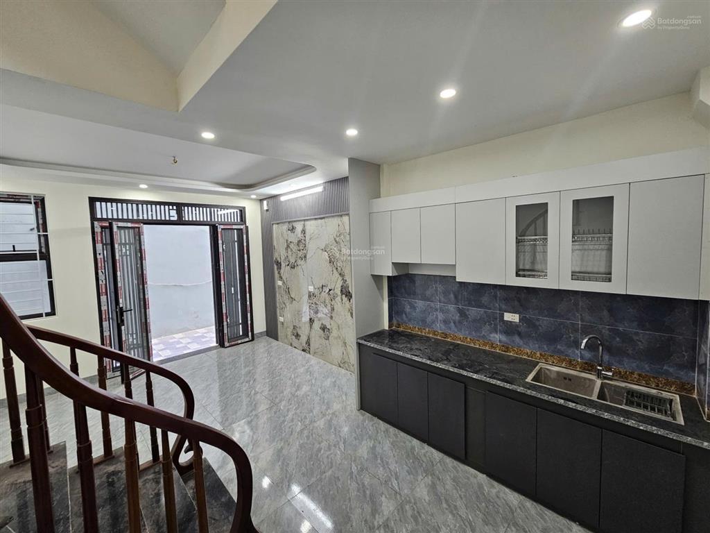Tôi cần bán nhà trong đê đồng mai,giá hơn 3 tỷ,dt 45m2 x 4 tầng, 4pn, 3wc (gần chợ  trường  buýt)
