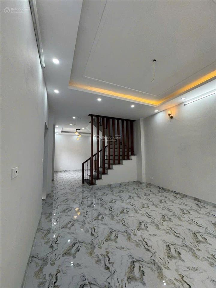 Cc cần tiền bán vội nhà 39m đủ nội thất,ngõ ôtô đến cửa,500m ra đh sư phạm tdtt,ql6 mở rộng 1km