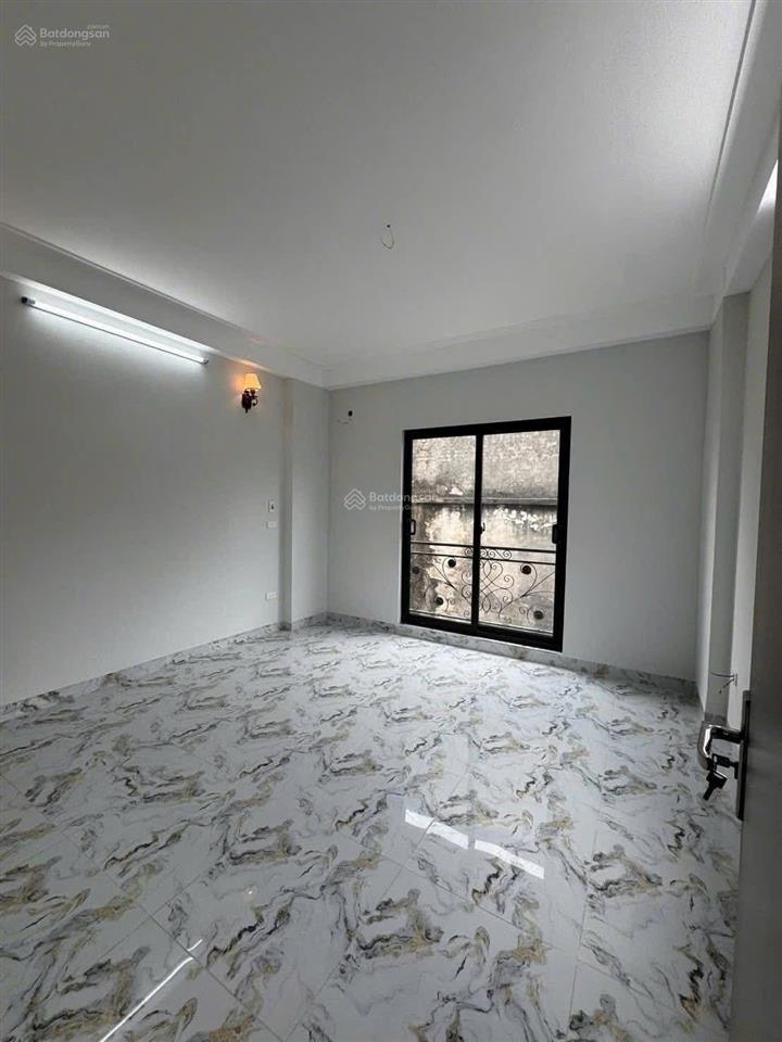 Cc cần tiền bán vội nhà 39m đủ nội thất,ngõ ôtô đến cửa,500m ra đh sư phạm tdtt,ql6 mở rộng 1km