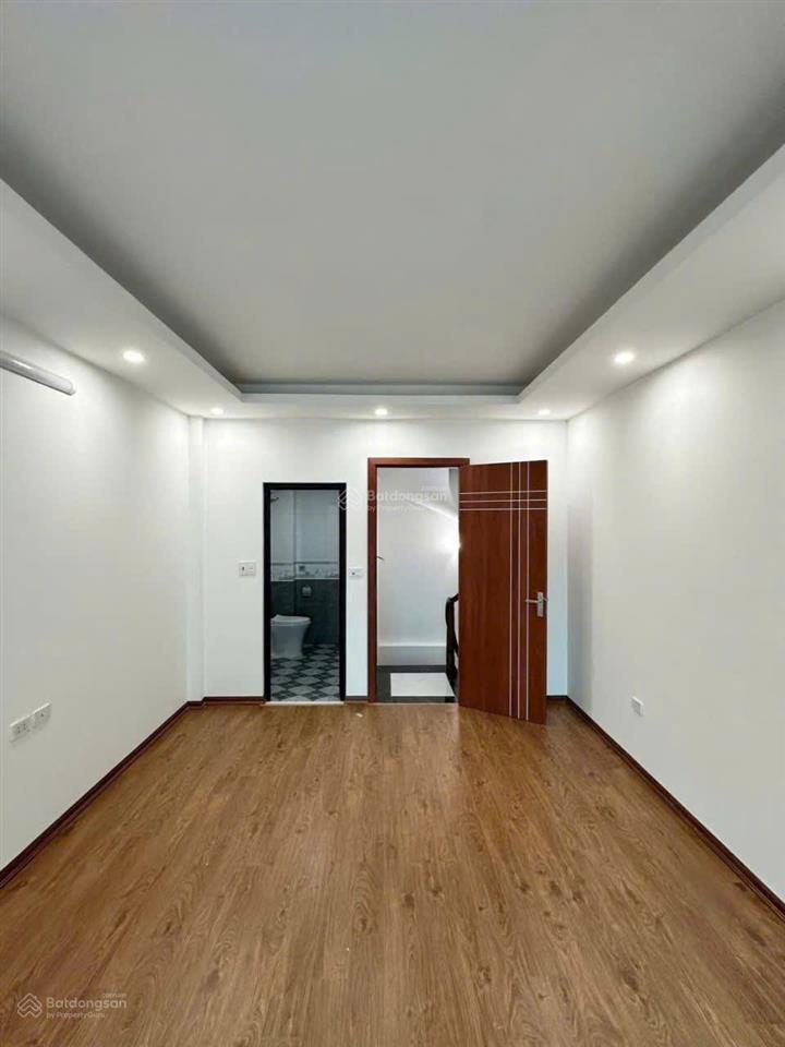 Giá tốt,nhà trong đê ngay ql6,cây xăng đồng mai, ôtô đỗ cổng,vài phút ra tầu điện,bến xe yên nghĩa