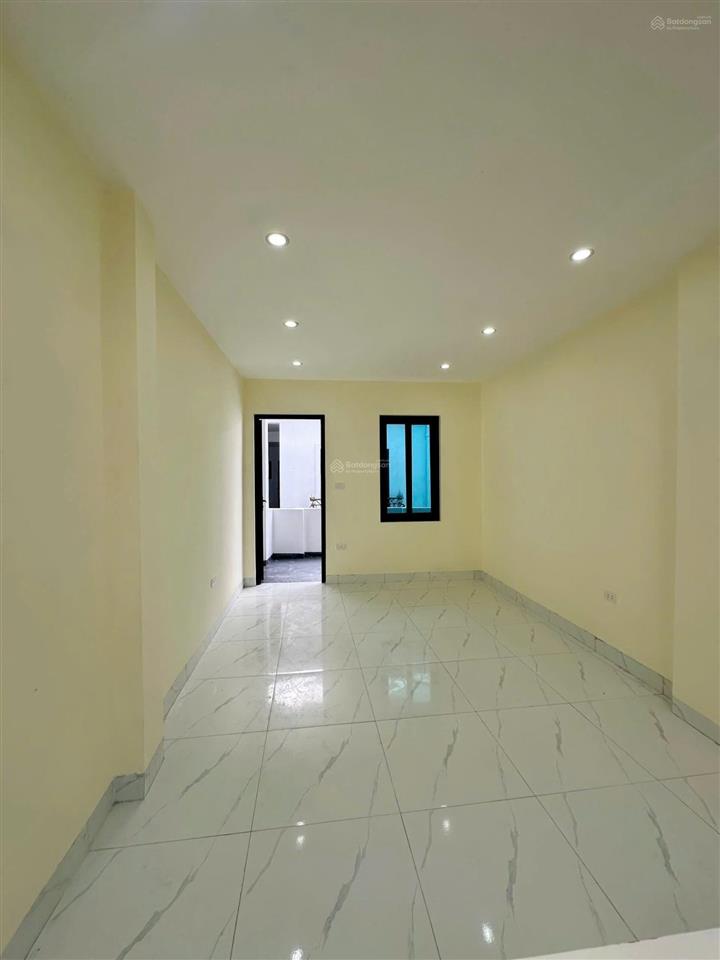Nhà 4t, ôtô đỗ cửa, đủ nội thất, ngay trục chính, sát chợ, 7p lên bx yên nghĩa. giá 2,6 tỷ