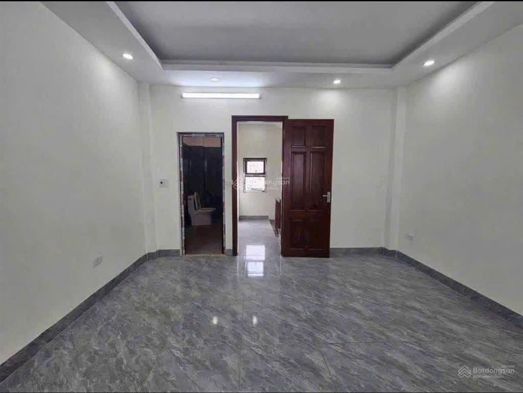 Tôi cc ngộp bank muốn bán gấp nhà mới 4t ngõ thông otô.gần hồ an thắng,600m ra ql6 mở rộng,nhô 3 tỷ
