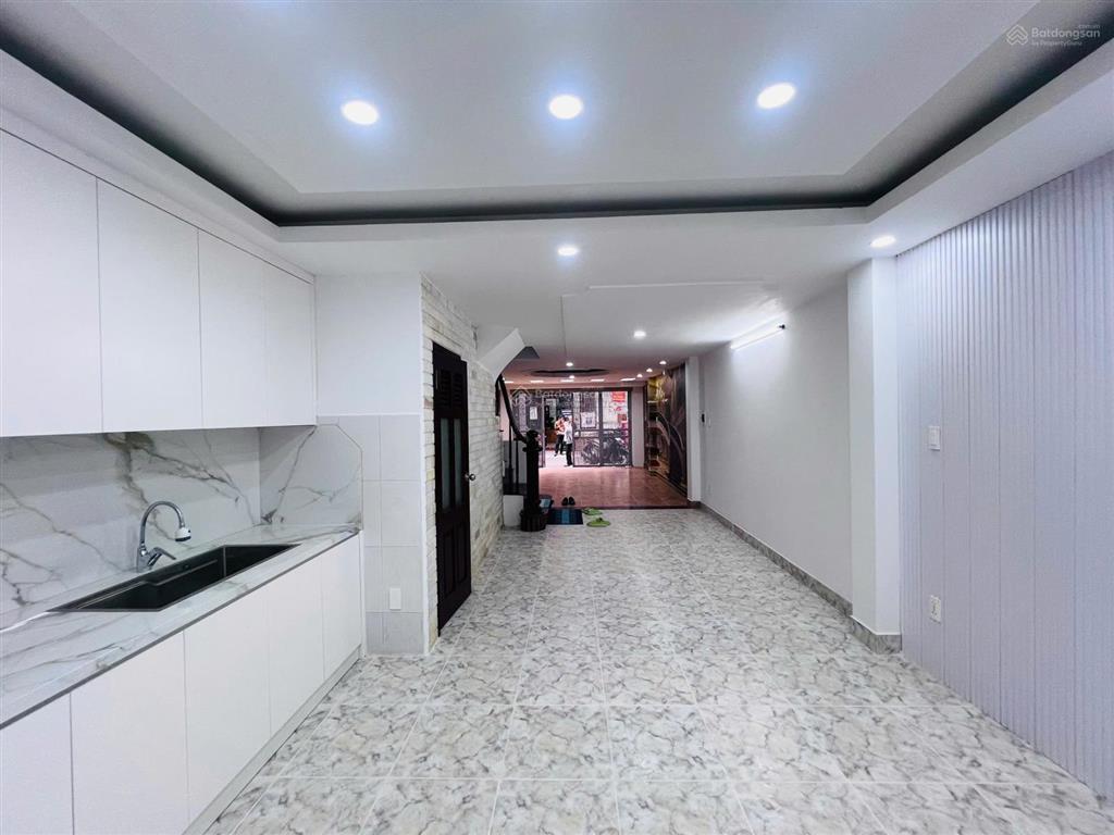 Cc bán nhà 5 tầng khu phân lô có vỉa hè rộng 8a ngõ 124 phố hoàng ngân hai thoáng, ô tô tránh