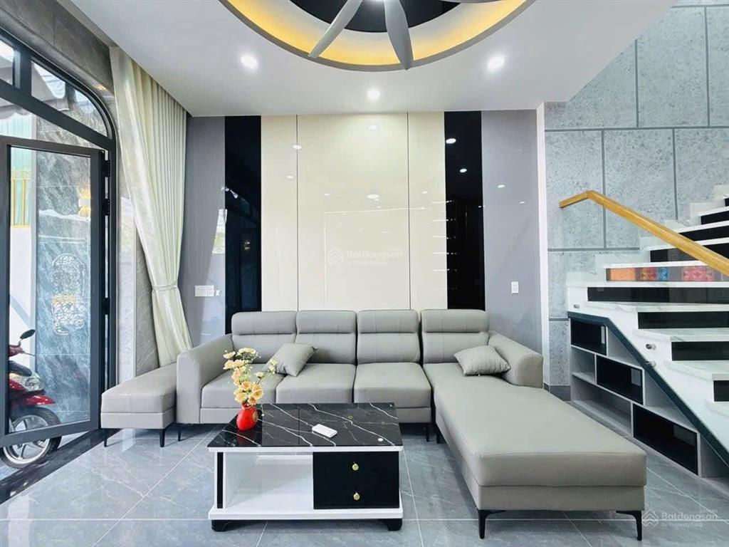 Nhà mới đẹp 4 phòng ngủ ngay trạm thu phí 26 đồng khởi phường tân phong 3tỷ680