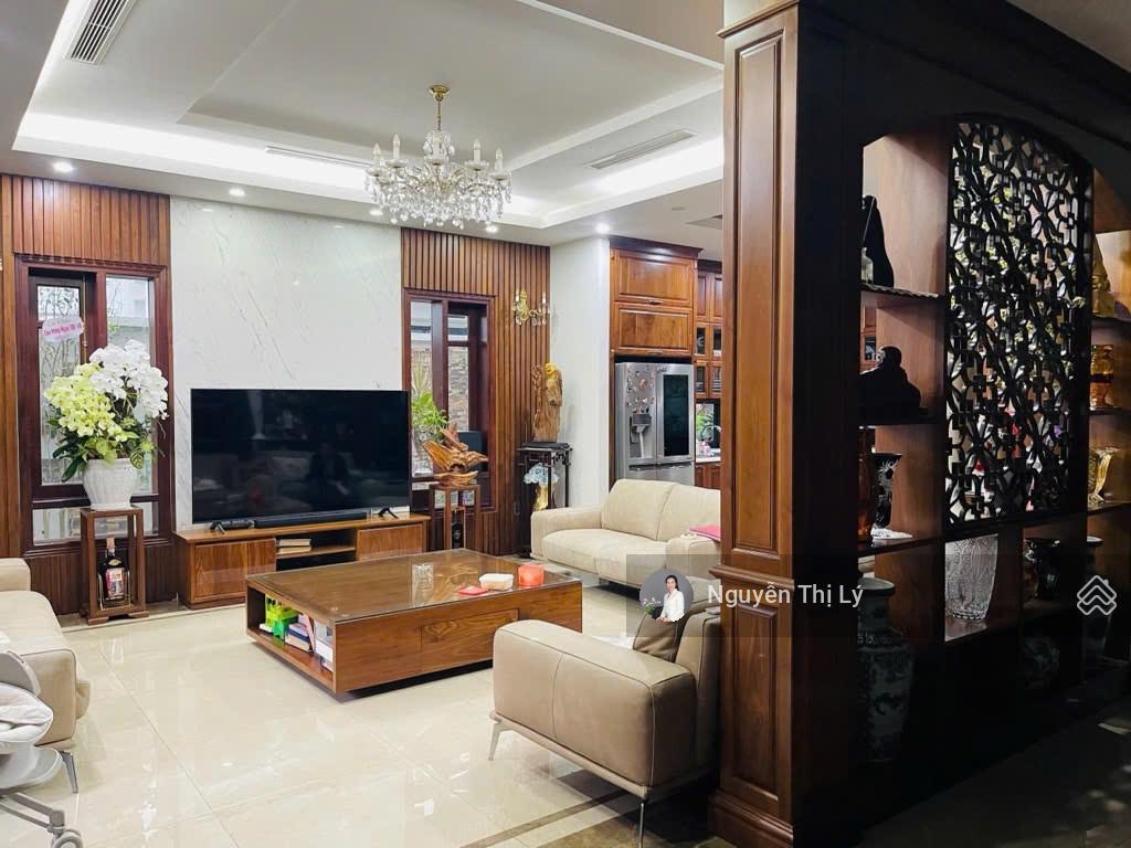 Biệt thự vip handiresco sân vườn đẳng cấp thang máy nhập khẩu nội thất gỗ óc chó (qtll10045)