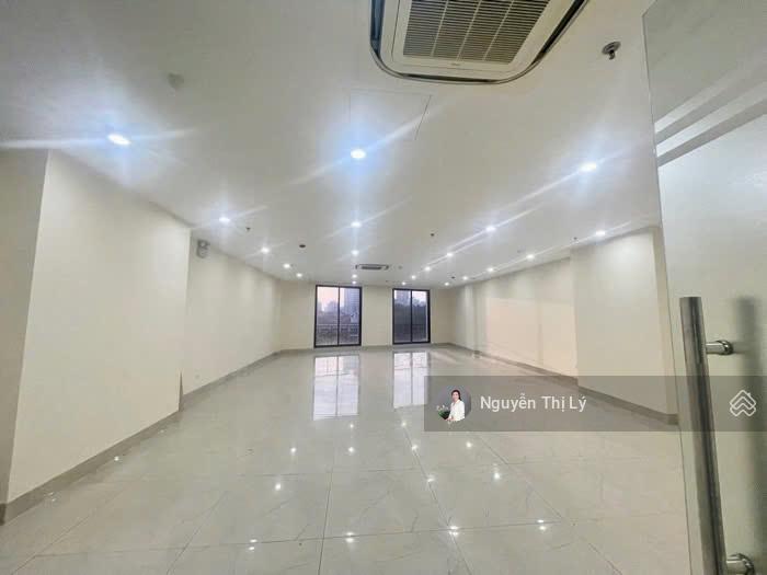 Cực phẩm mặt phố nguyễn văn huyên building 10 tầng dòng tiền 400 tr/tháng, dt 190m2, mt 8.1m