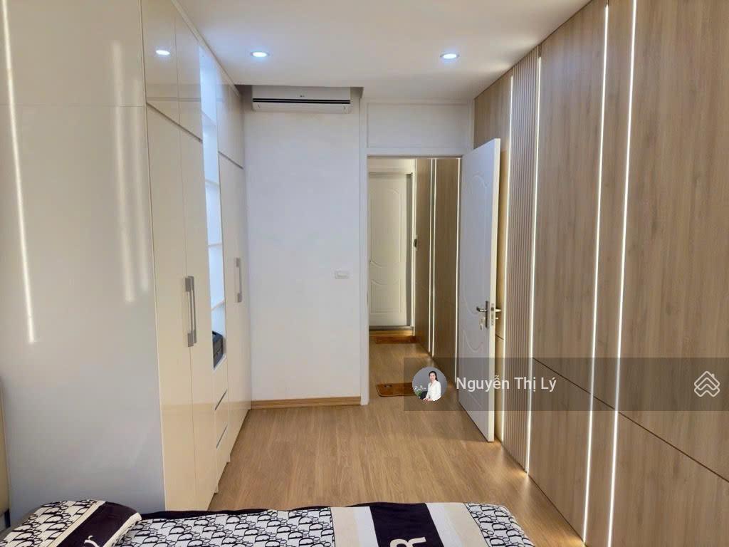 Mặt phố lạc long quân vỉa hè rộng ô tô tránh 6 tầng thang máy view trọn hồ tây