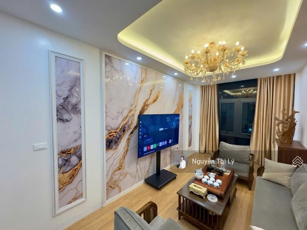 Mặt phố lạc long quân vỉa hè rộng ô tô tránh 6 tầng thang máy view trọn hồ tây