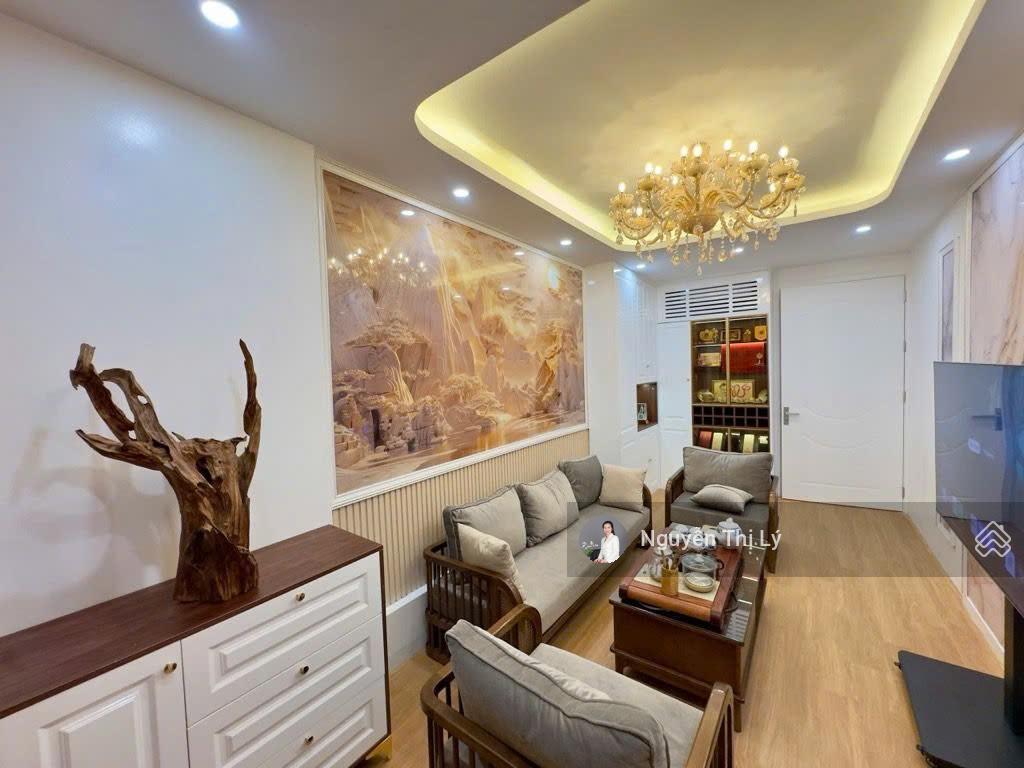 Mặt phố lạc long quân vỉa hè rộng ô tô tránh 6 tầng thang máy view trọn hồ tây