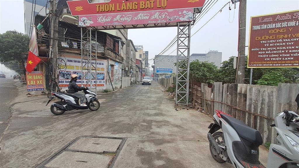 Bán nhà tại làng bất lự, tiên du, bắc ninh, mặt trục chính ô tô thông,kinh doanh