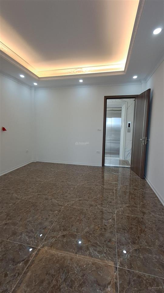 Chắc, đẹp có số ở long biên chủ xây để ở, con không muốn xuống đất, đành bán