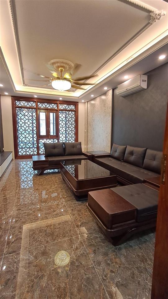 Chắc, đẹp có số ở long biên chủ xây để ở, con không muốn xuống đất, đành bán