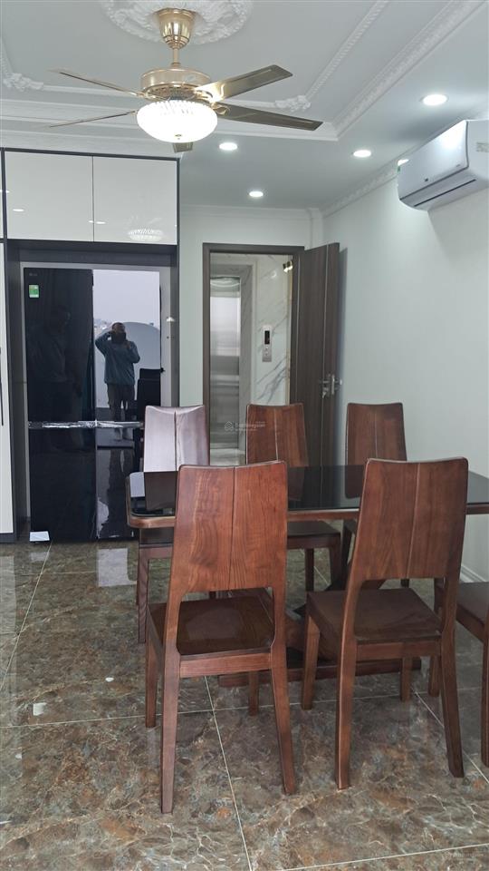 Chắc, đẹp có số ở long biên chủ xây để ở, con không muốn xuống đất, đành bán