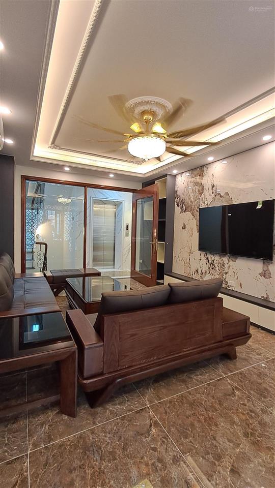 Chắc, đẹp có số ở long biên chủ xây để ở, con không muốn xuống đất, đành bán