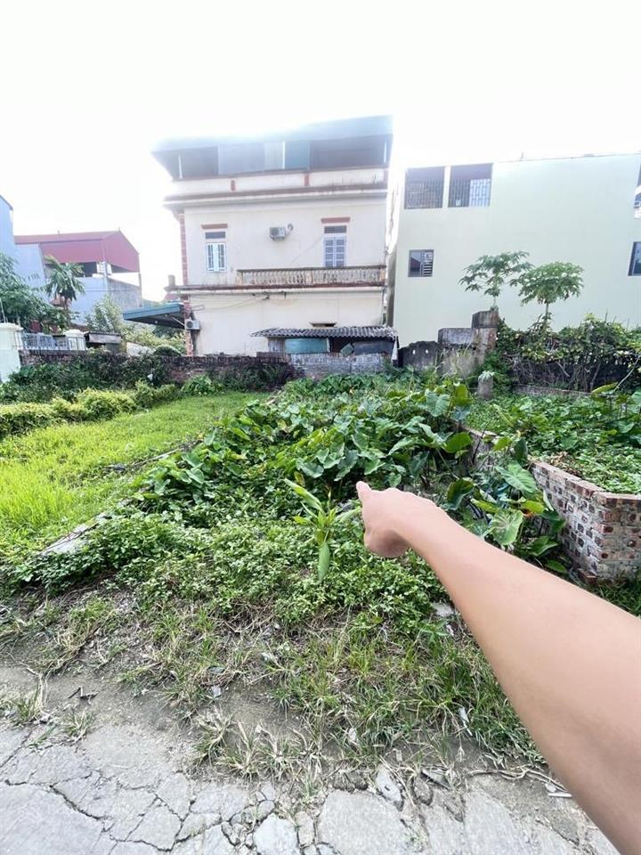 Chỉ hơn 2tỷ lô đất vuông vắn, đường thông xe tải vào, gần đường võ nguyên giáp  nhật tân.