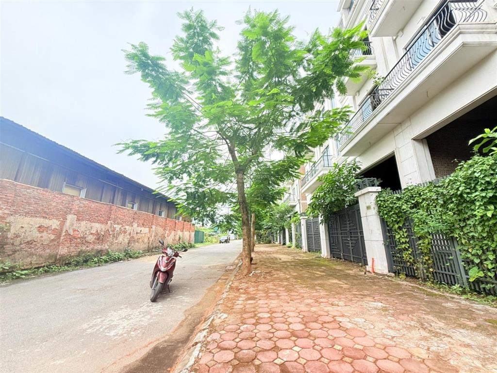 Rẻ quá! chỉ hơn 8tỷ căn hộ mới đét, khu đô thị happyland đông anh 4tầng+70m2 đất kinh doanh.