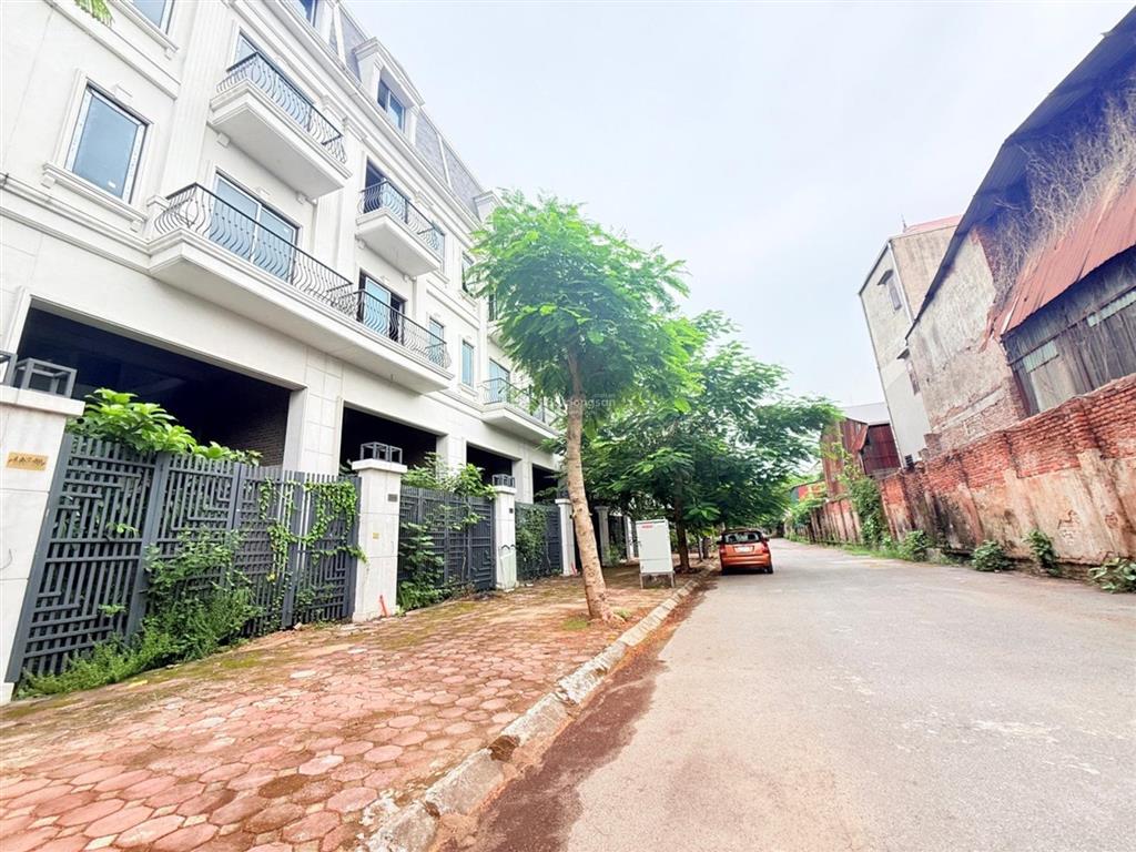 Rẻ quá! chỉ hơn 8tỷ căn hộ mới đét, khu đô thị happyland đông anh 4tầng+70m2 đất kinh doanh.