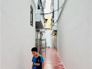 Chính chủ nhờ bán căn 30m 5 tầng mới kính koong  ngay chợ tứ hiệp  trung tâm huyện thanh trì  hm