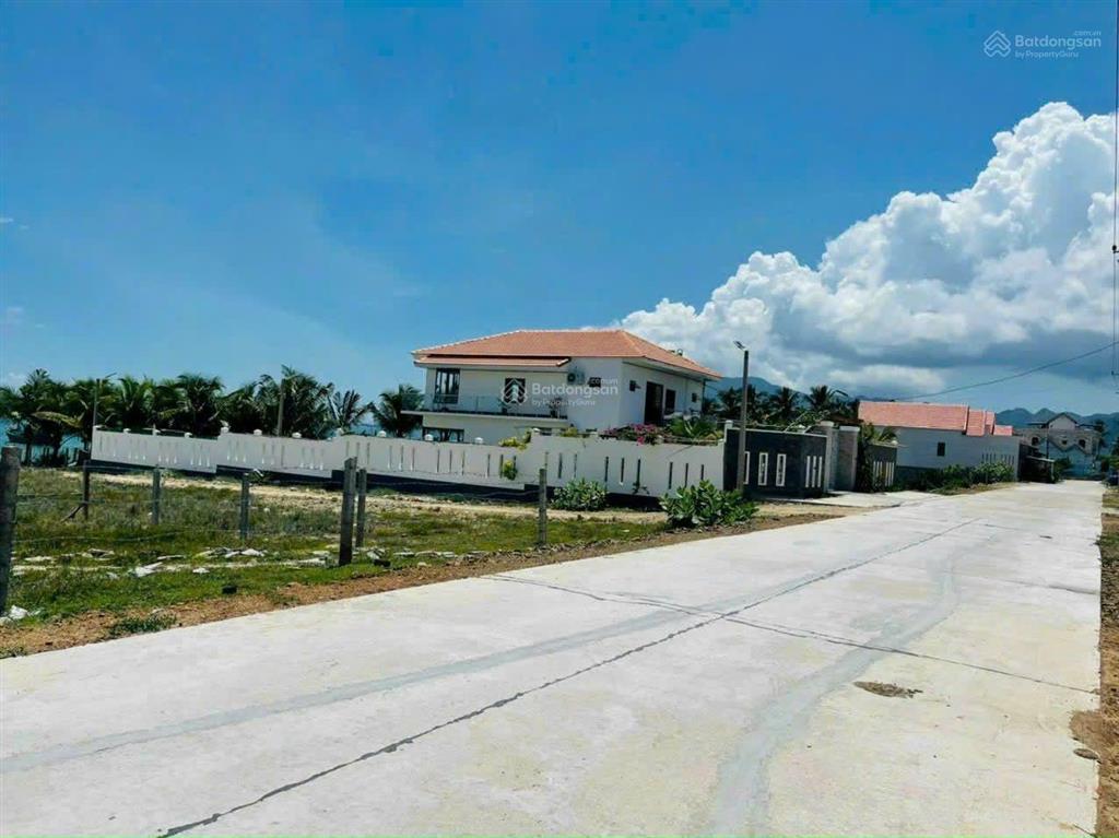 Dốc lết lô đất trực diện biển. hướng chính đông ngày bãi tắm chính