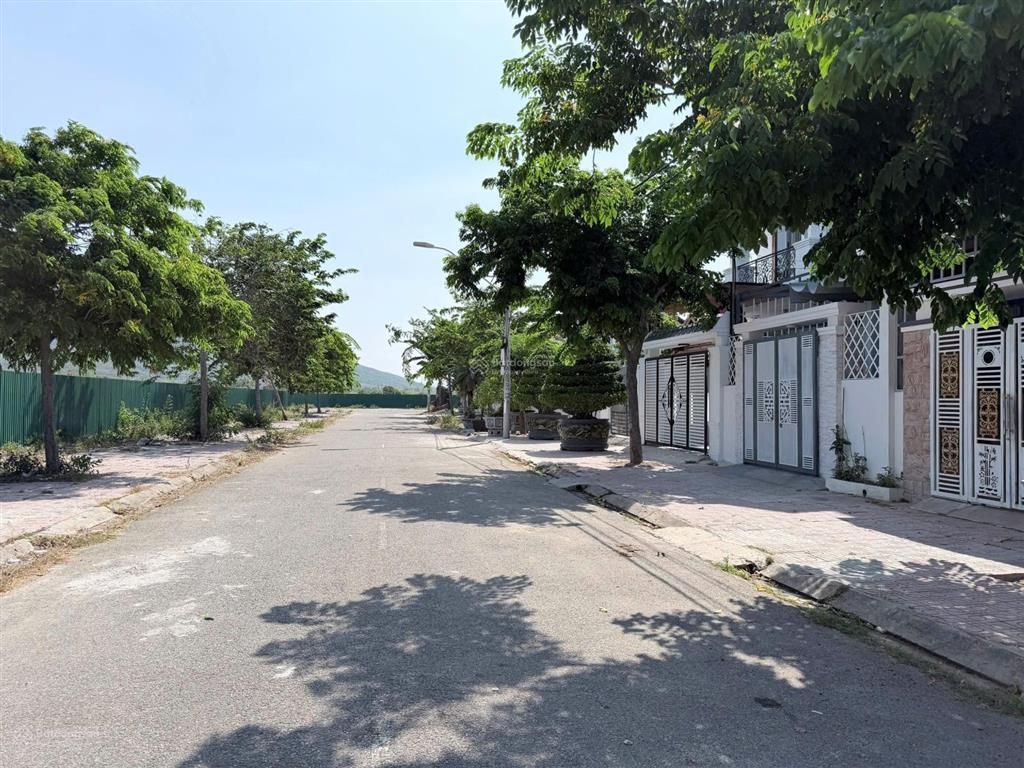 Đất tđc dốc lết, cách biển 350m, đất full thổ cư. pháp lý sổ hồng chuẩn