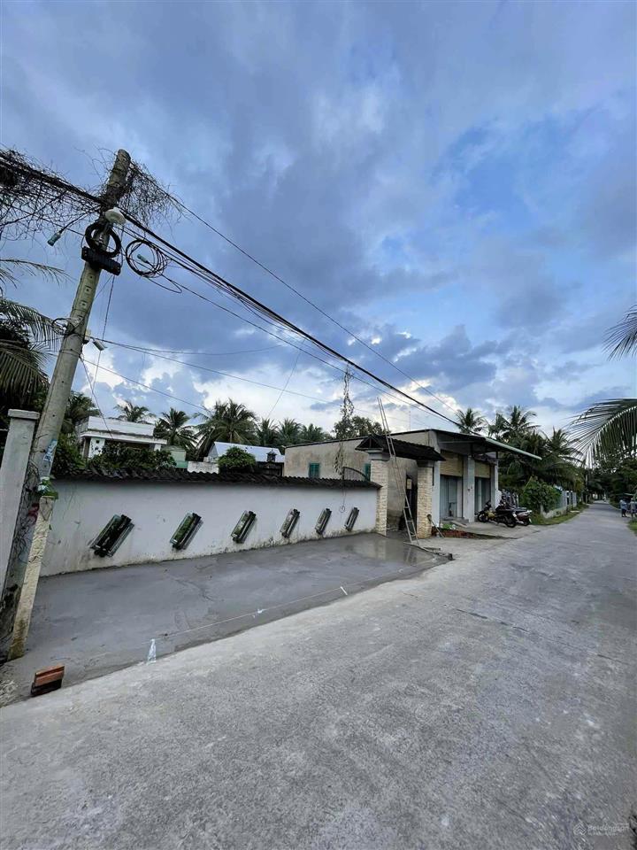 Chính chủ cần để lại 1400m2 gồm 300m2 thổ cư mặt tiền