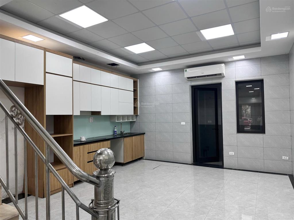 Cho thuê nhà liền kề 4 tầng hoàn thiện đẹp tại tân tây đô.