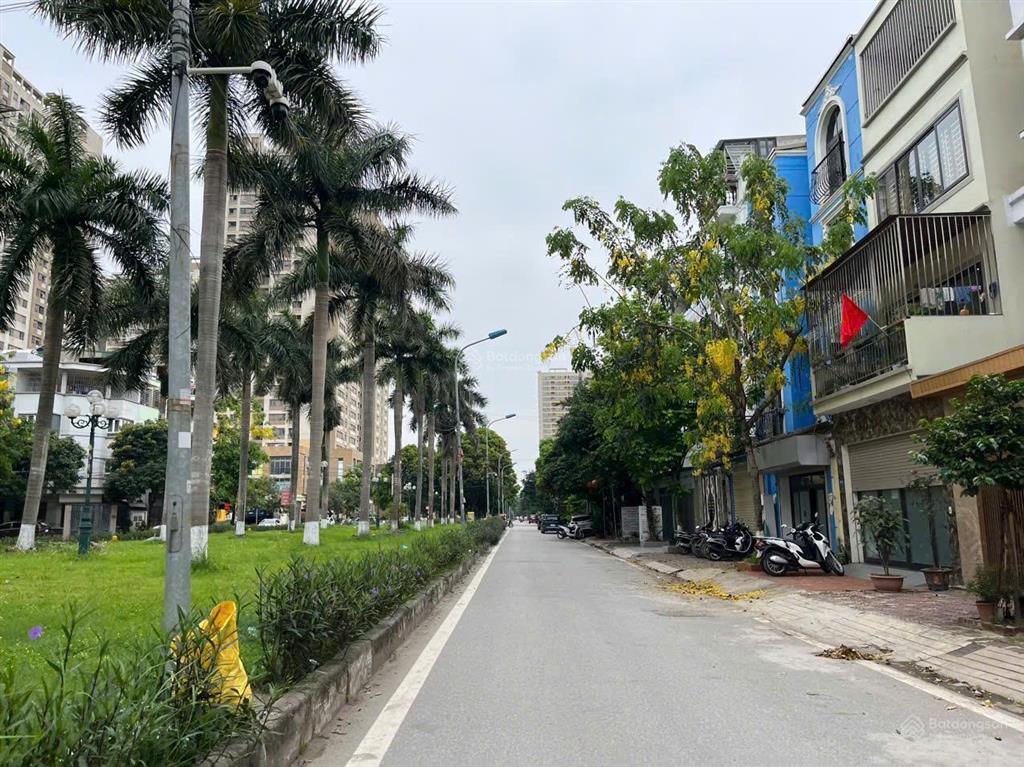 Cần cho thuê biệt thự tân tây đô. xây 3 tầng thô. diện tích 204m2,
